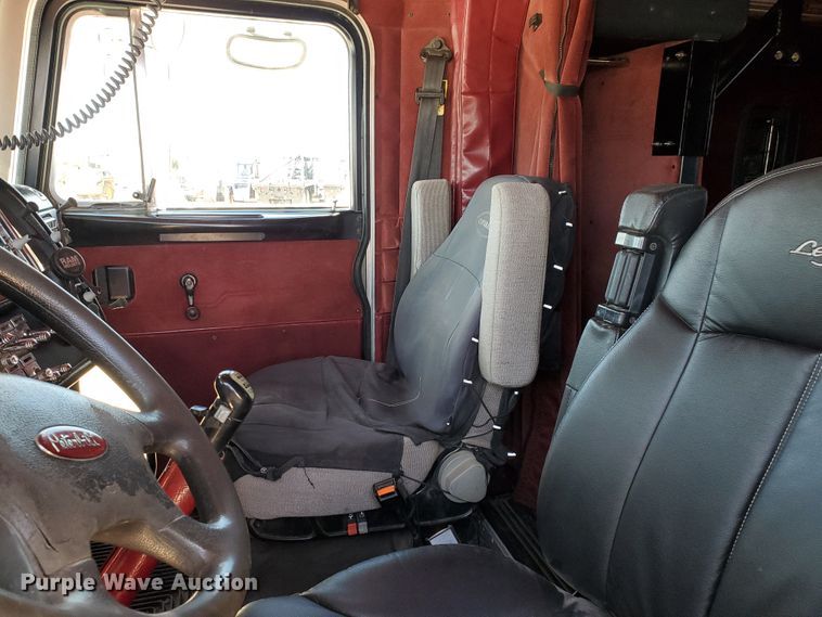 image for item HO9604 2002 Peterbilt 379  semi truck with crane