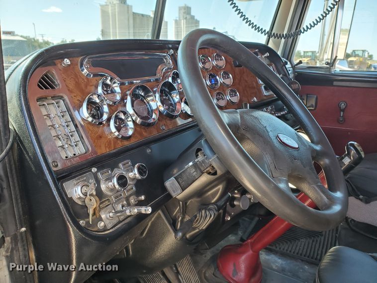 image for item HO9604 2002 Peterbilt 379  semi truck with crane