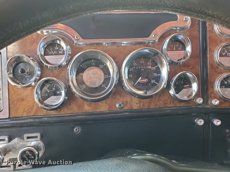 image for item HO9604 2002 Peterbilt 379  semi truck with crane