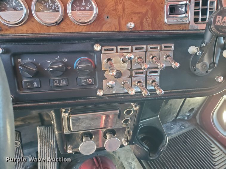 image for item HO9604 2002 Peterbilt 379  semi truck with crane