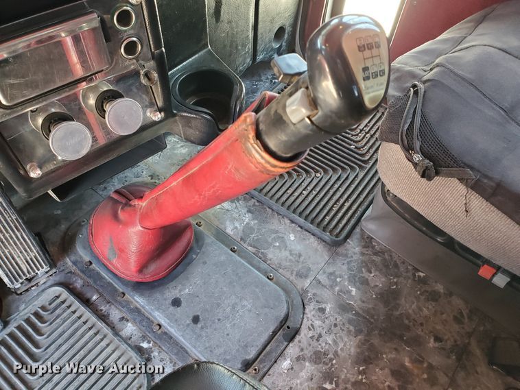 image for item HO9604 2002 Peterbilt 379  semi truck with crane