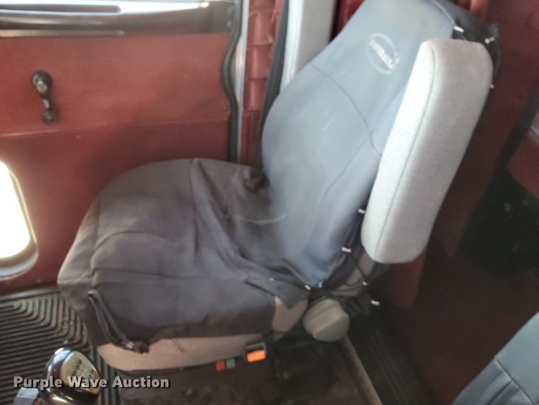 image for item HO9604 2002 Peterbilt 379  semi truck with crane