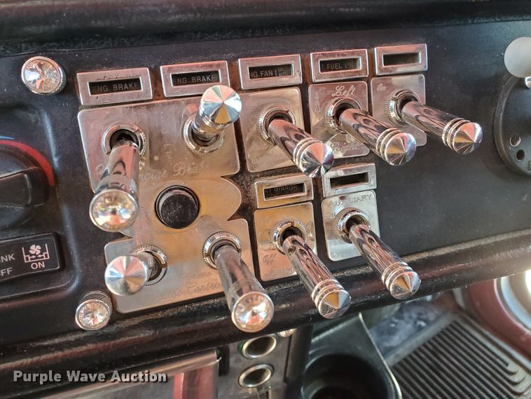 image for item HO9604 2002 Peterbilt 379  semi truck with crane