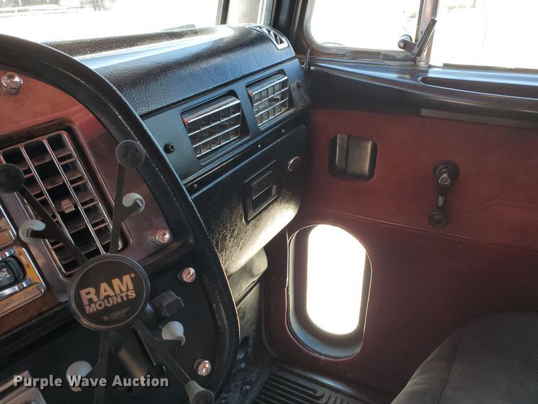 image for item HO9604 2002 Peterbilt 379  semi truck with crane