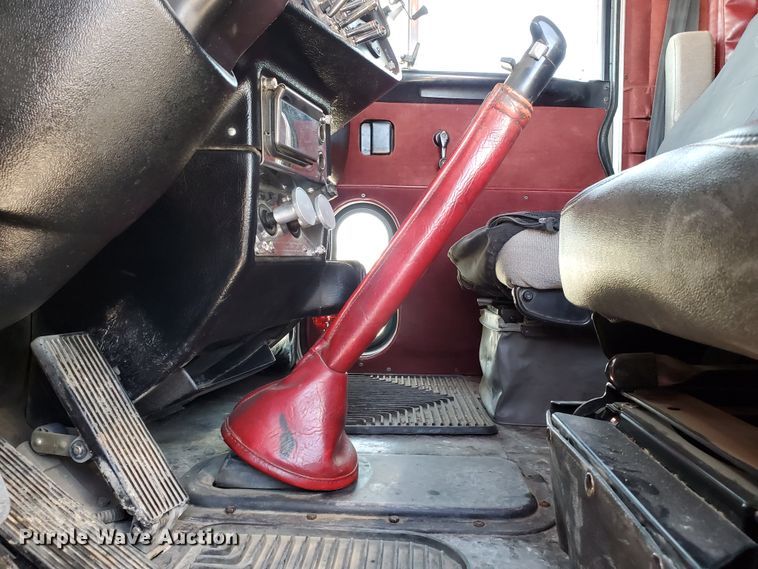 image for item HO9604 2002 Peterbilt 379  semi truck with crane