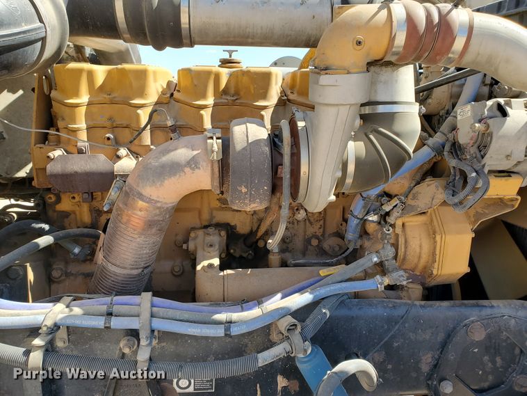 image for item HO9604 2002 Peterbilt 379  semi truck with crane