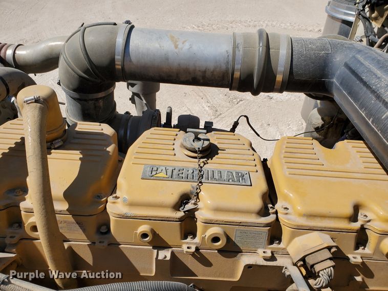 image for item HO9604 2002 Peterbilt 379  semi truck with crane