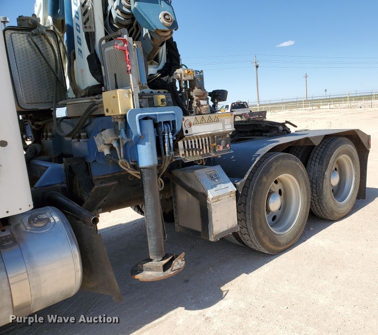 image for item HO9604 2002 Peterbilt 379  semi truck with crane