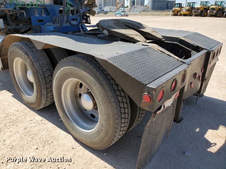 image for item HO9604 2002 Peterbilt 379  semi truck with crane