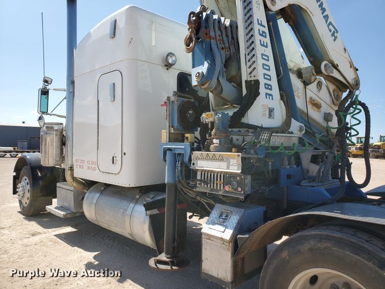 image for item HO9604 2002 Peterbilt 379  semi truck with crane