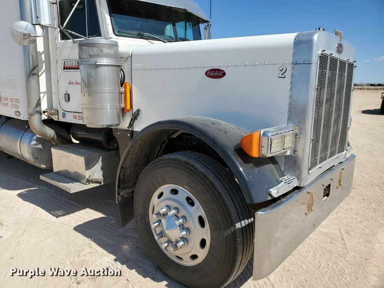 image for item HO9604 2002 Peterbilt 379  semi truck with crane