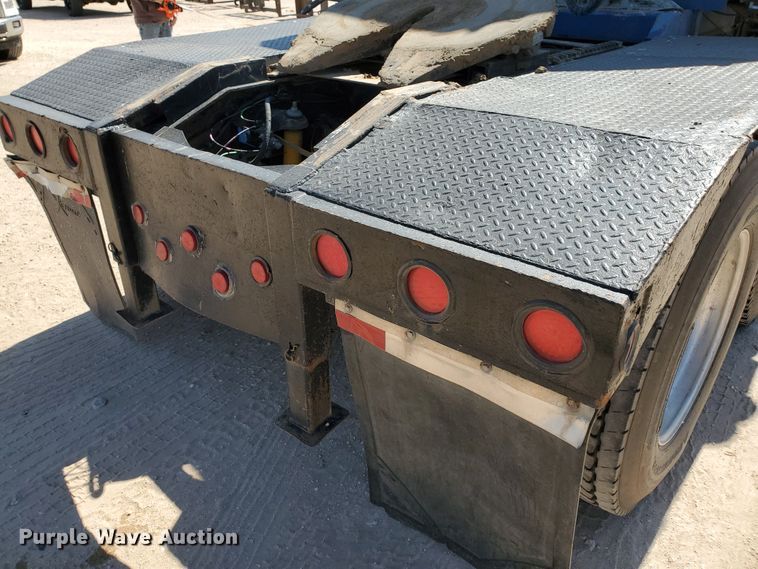 image for item HO9604 2002 Peterbilt 379  semi truck with crane