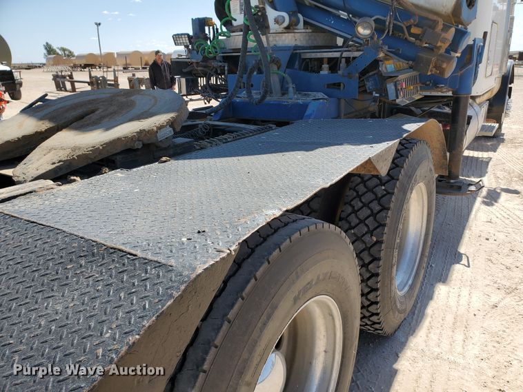 image for item HO9604 2002 Peterbilt 379  semi truck with crane