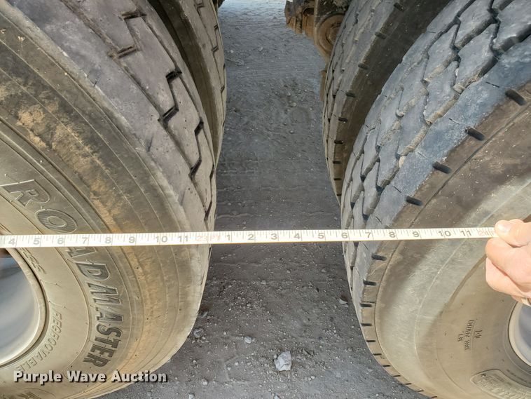 image for item HO9604 2002 Peterbilt 379  semi truck with crane