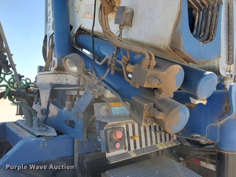 image for item HO9604 2002 Peterbilt 379  semi truck with crane