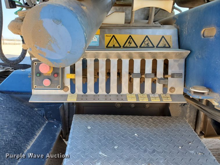 image for item HO9604 2002 Peterbilt 379  semi truck with crane