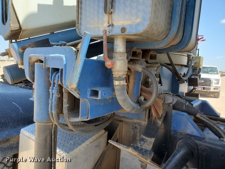 image for item HO9604 2002 Peterbilt 379  semi truck with crane