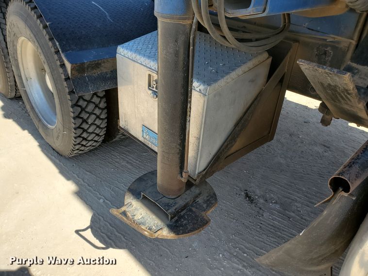 image for item HO9604 2002 Peterbilt 379  semi truck with crane