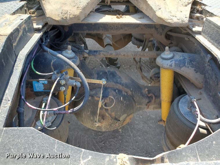 image for item HO9604 2002 Peterbilt 379  semi truck with crane