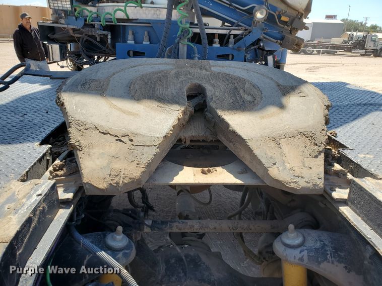 image for item HO9604 2002 Peterbilt 379  semi truck with crane