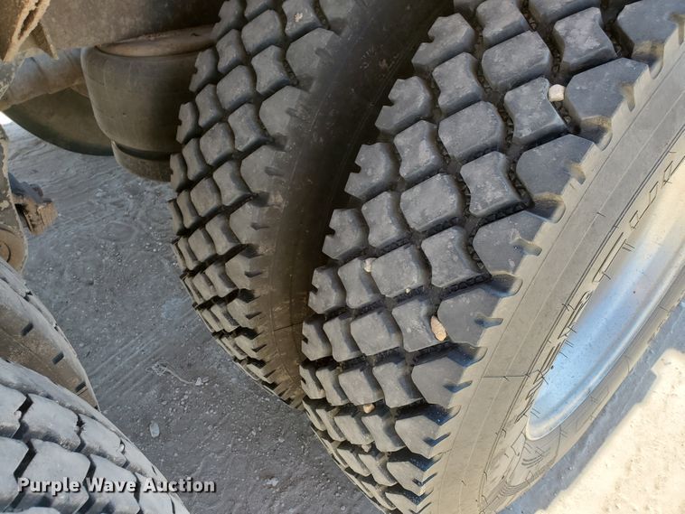 image for item HO9604 2002 Peterbilt 379  semi truck with crane