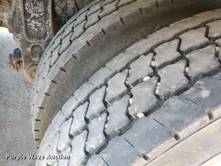 image for item HO9604 2002 Peterbilt 379  semi truck with crane