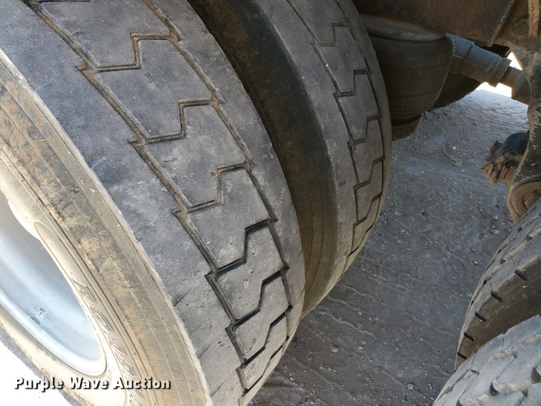 image for item HO9604 2002 Peterbilt 379  semi truck with crane