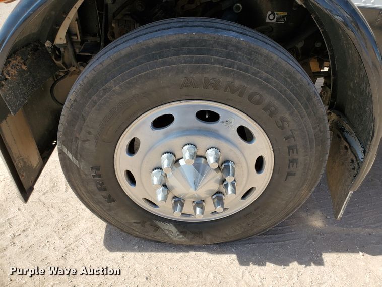 image for item HO9604 2002 Peterbilt 379  semi truck with crane