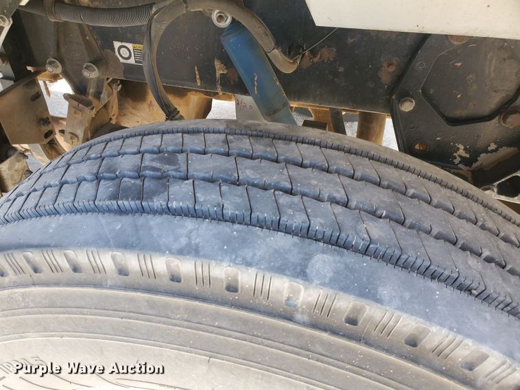 image for item HO9604 2002 Peterbilt 379  semi truck with crane