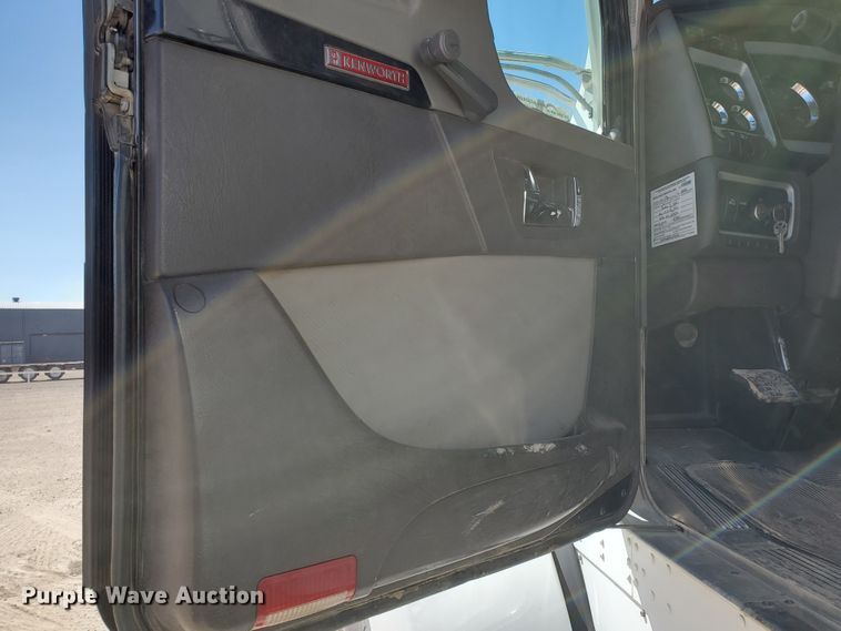 image for item HO9605 2012 Kenworth T800  semi truck