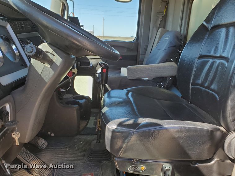 image for item HO9605 2012 Kenworth T800  semi truck