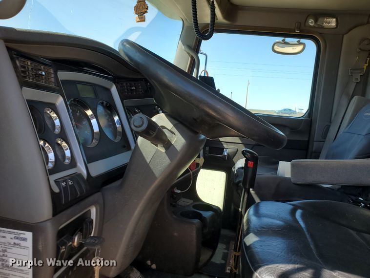 image for item HO9605 2012 Kenworth T800  semi truck