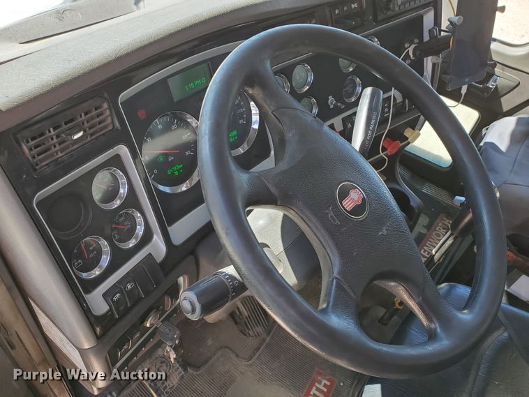 image for item HO9605 2012 Kenworth T800  semi truck