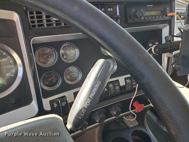 image for item HO9605 2012 Kenworth T800  semi truck