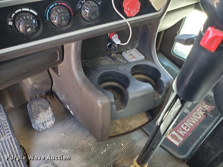 image for item HO9605 2012 Kenworth T800  semi truck