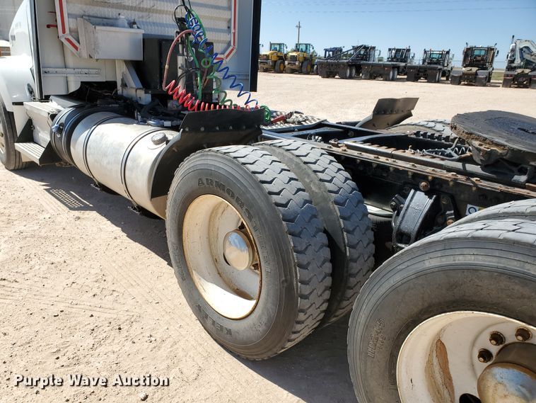 image for item HO9605 2012 Kenworth T800  semi truck