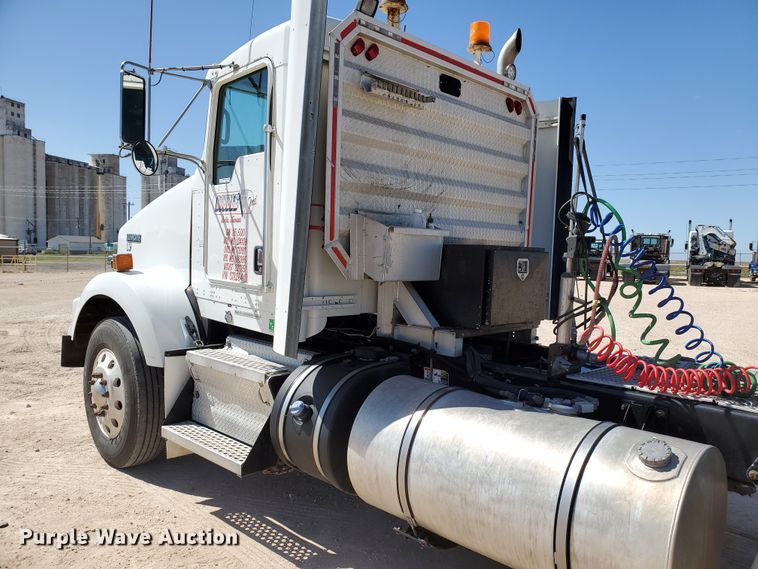 image for item HO9605 2012 Kenworth T800  semi truck