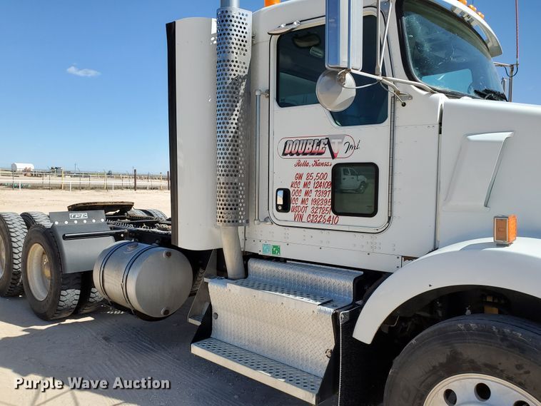 image for item HO9605 2012 Kenworth T800  semi truck