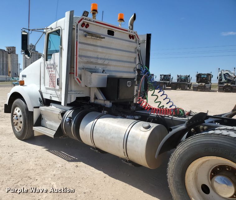 image for item HO9605 2012 Kenworth T800  semi truck