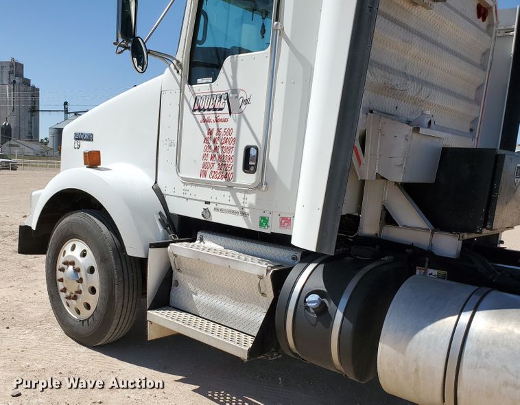 image for item HO9605 2012 Kenworth T800  semi truck