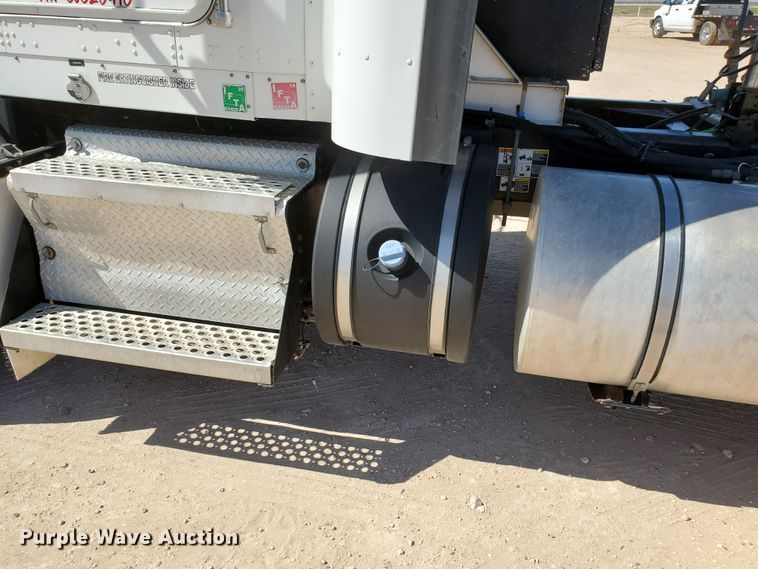 image for item HO9605 2012 Kenworth T800  semi truck