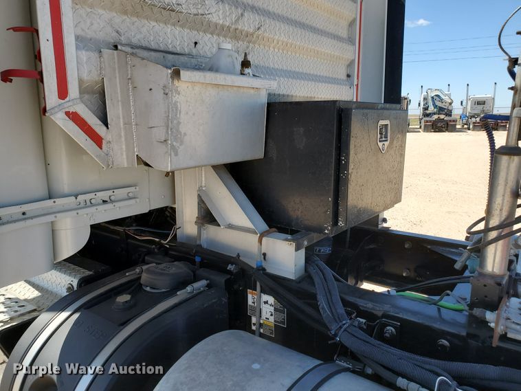 image for item HO9605 2012 Kenworth T800  semi truck