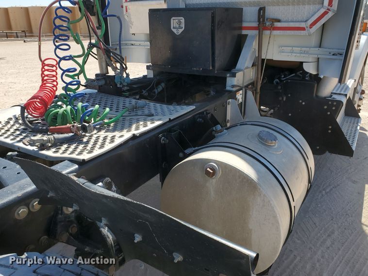 image for item HO9605 2012 Kenworth T800  semi truck