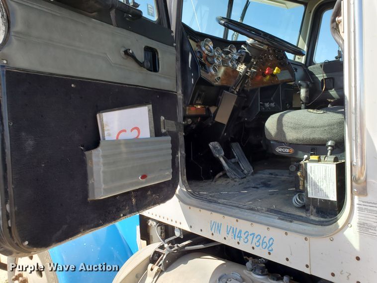 image for item HO9608 1997 Peterbilt 378  semi truck