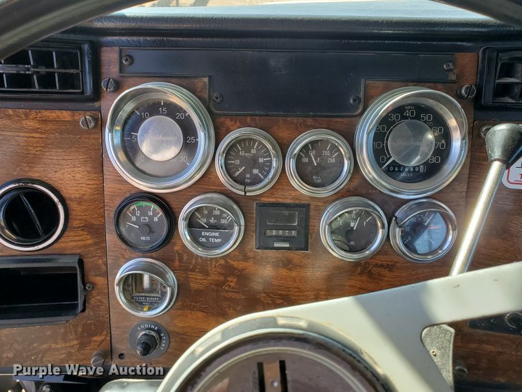 image for item HO9608 1997 Peterbilt 378  semi truck