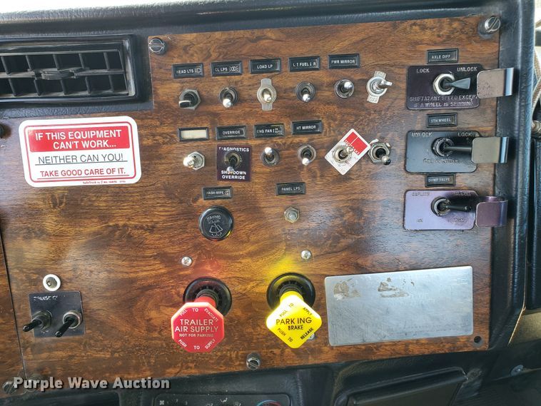 image for item HO9608 1997 Peterbilt 378  semi truck