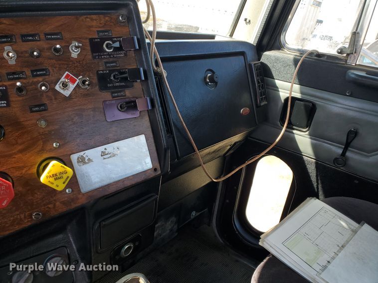 image for item HO9608 1997 Peterbilt 378  semi truck