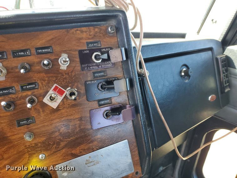 image for item HO9608 1997 Peterbilt 378  semi truck