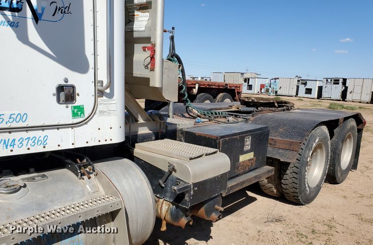 image for item HO9608 1997 Peterbilt 378  semi truck