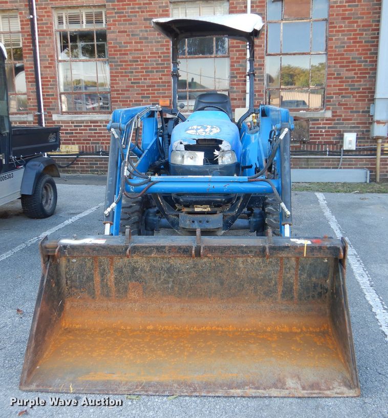 image for item AE9671 New Holland TC33D  MFWD tractor